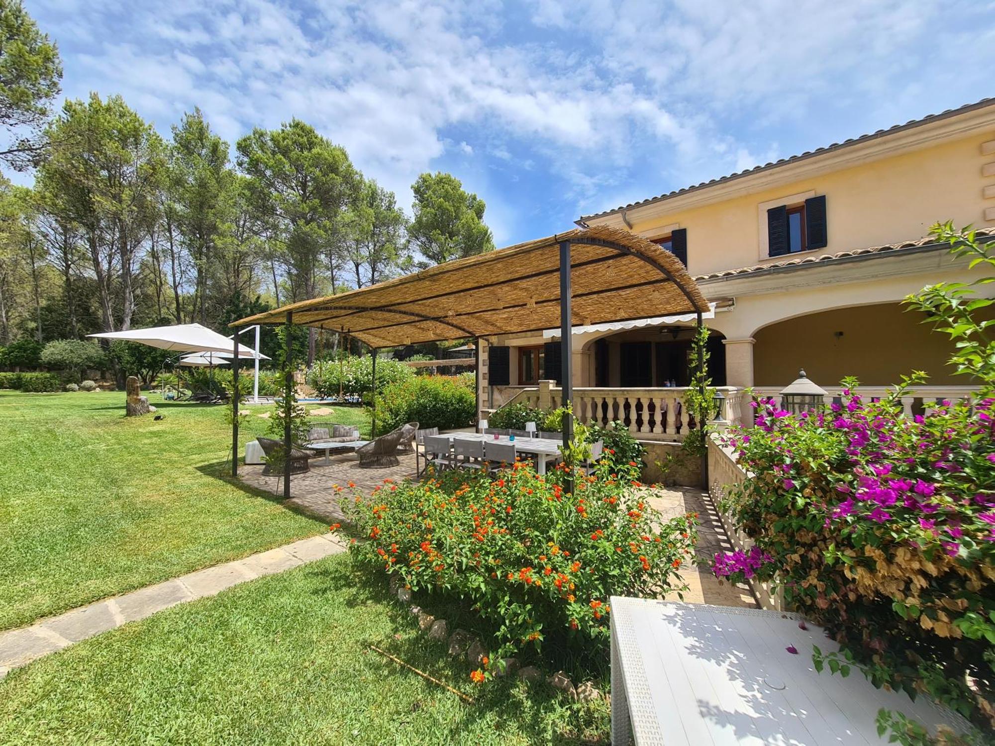 Jacelia Villa *